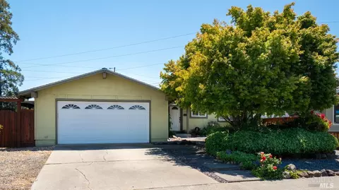 1276 San Rafael Dr, Petaluma, CA 94954