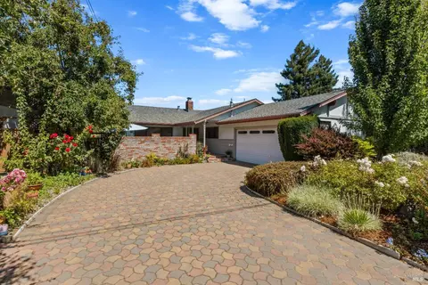 961 Mcnear Ave, Petaluma, CA 94952