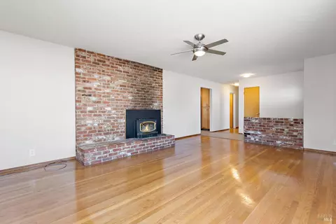 300 Sharon Ave, Rodeo, CA 94572 photo 6