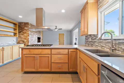 300 Sharon Ave, Rodeo, CA 94572 photo 9