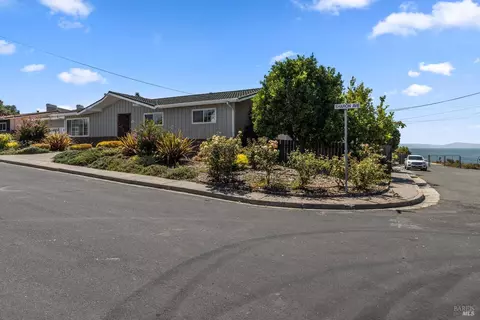 300 Sharon Ave, Rodeo, CA 94572 photo 2
