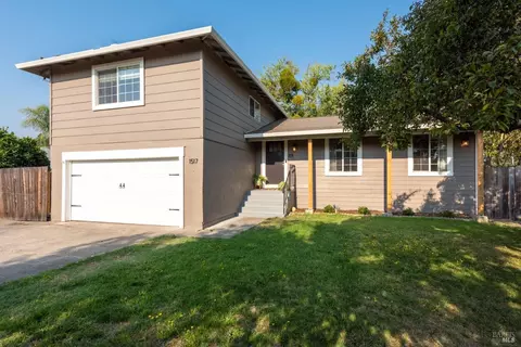 1517 Pomeroy Pl, Santa Rosa, CA 95403