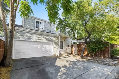 968 Kingwood St, Santa Rosa, CA 95401