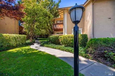 612 Arcadia Dr, Vacaville, CA 95687