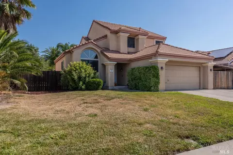 707 Roscommon Dr, Vacaville, CA 95688
