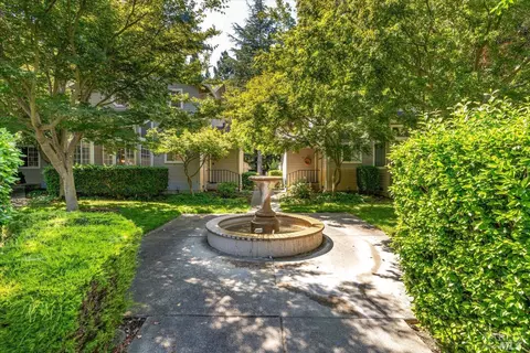 118 Valley Club Cir, Napa, CA 94558