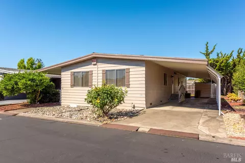 42 Estrella Dr, Santa Rosa, CA 95403