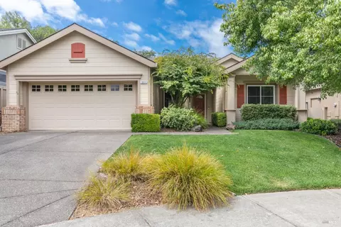 211 Moulton Ct, Cloverdale, CA 95425