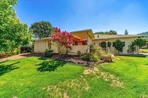 517 Oak Vista Ln, Santa Rosa, CA 95409