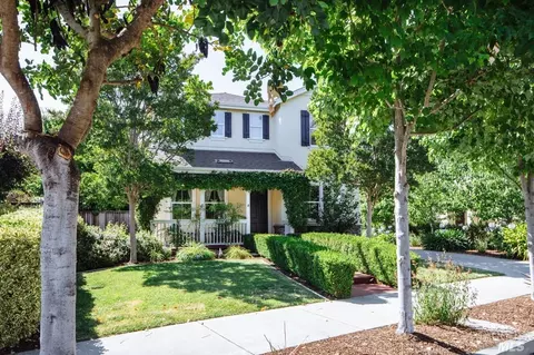 921 Elm Dr, Petaluma, CA 94952