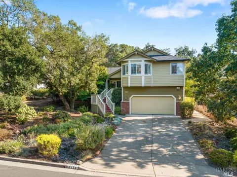3176 Old Ranch Dr, Santa Rosa, CA 95405