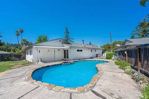 2216 Mission Blvd, Santa Rosa, CA 95409
