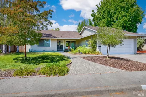 240 Oak Shadow Dr, Santa Rosa, CA 95409