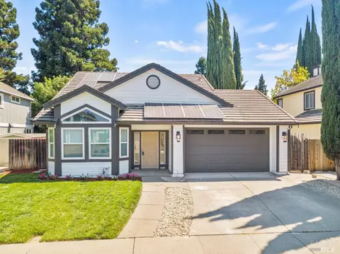 439 Oak Valley Dr, Vacaville, CA 95687