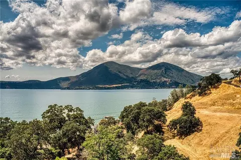10706 Lakeshore Dr, Clearlake, CA 95422