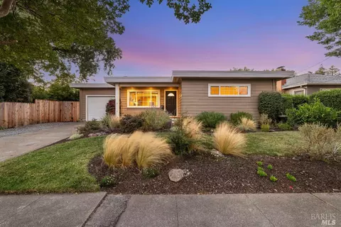 1909 Little John Ln, Santa Rosa, CA 95405
