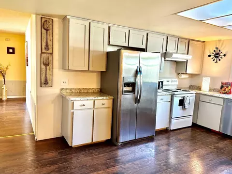 1637 Joan Dr, Petaluma, CA 94954