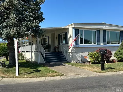 39 Camelia Dr, Napa, CA 94558 photo 2