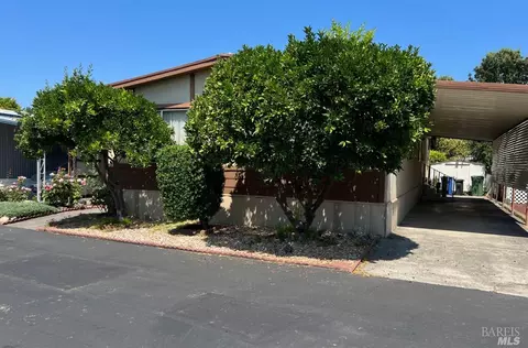 704 Sequoia St, Windsor, CA 95492 photo 2