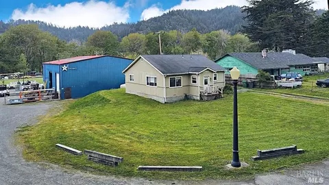 1395 Eeloa Ave, Rio Dell, CA 95562