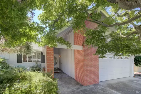 7596 Oak Leaf Dr, Santa Rosa, CA 95409