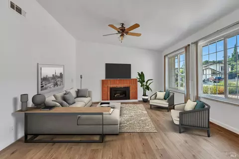 10 Parkhaven Dr, Vallejo, CA 94591 photo 2