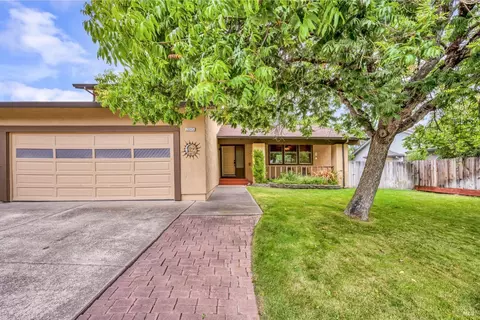2045 Clydesdale Way, Petaluma, CA 94954