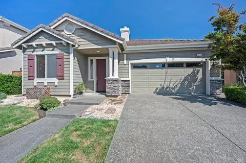 1403 Birdie Dr, Windsor, CA 95492