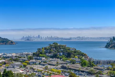 45 Corinthian Ct #22, Tiburon, CA 94920