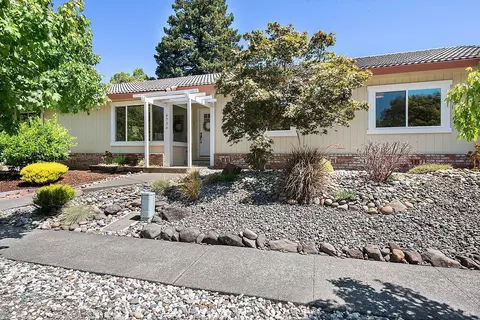 4734 Parktrail Dr, Santa Rosa, CA 95405