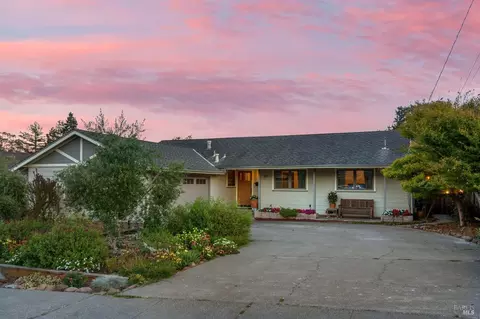 811 Schuman Ln, Petaluma, CA 94952
