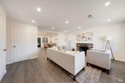 141 Inverness Dr, Vallejo, CA 94589 photo 4