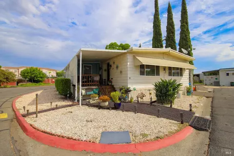 98 Lemon Tree Cir, Vacaville, CA 95687 photo 2