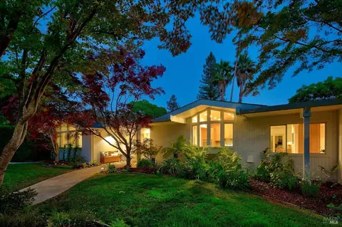 18 La Crescenta Way, San Rafael, CA 94901