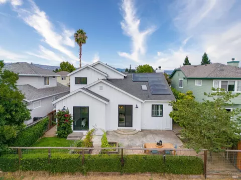 143 Moss Ln, Napa, CA 94558