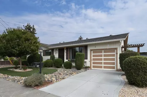 1324 Ramona Ln, Petaluma, CA 94954