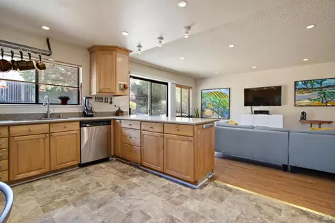 340 Pacer Ct, Vallejo, CA 94591 photo 10