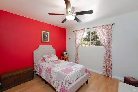 525 Oak Manor Dr, Ukiah, CA 95482 photo 4