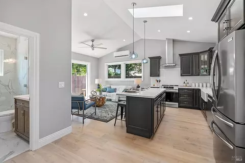 2368 Hood Ct, Santa Rosa, CA 95401
