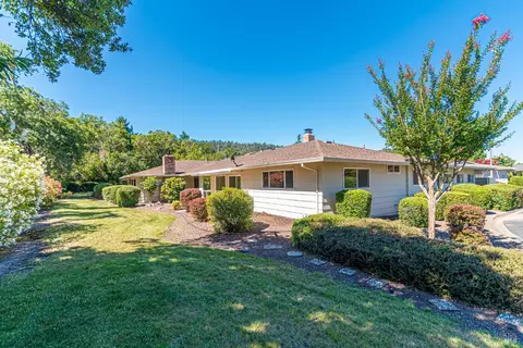 411 Meadowgreen Dr, Santa Rosa, CA 95409