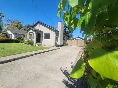 2718 Pine St, Napa, CA 94558