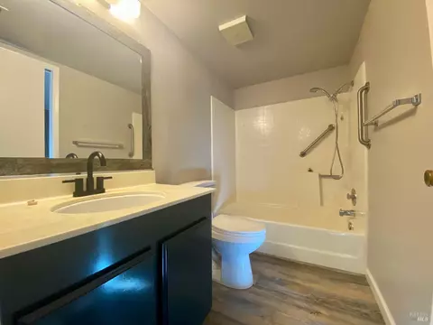Bath - 114 Hidden Trail Ln, Vallejo, CA 94591 photo 1 of 3