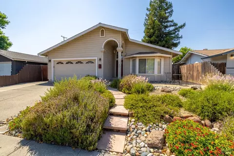 270 Citrus Ave, Vacaville, CA 95688