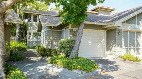 15 Bridle Path Ln, Novato, CA 94945