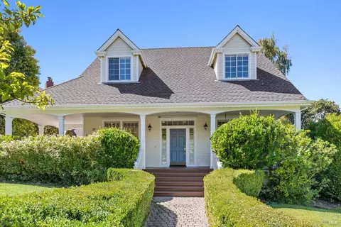 537 Laurel St, Petaluma, CA 94952 photo 2
