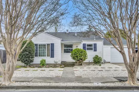 2102 Magowan Dr, Santa Rosa, CA 95405