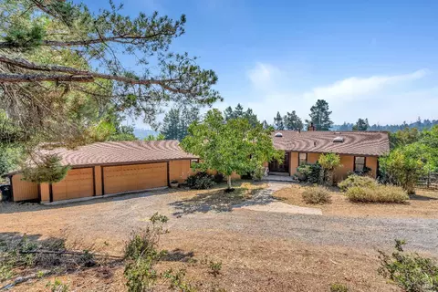 1061 Tilton Rd, Sebastopol, CA 95472