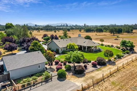 1751 Paradise Ln, Santa Rosa, CA 95401