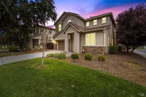 412 Comstock Way, Vacaville, CA 95688