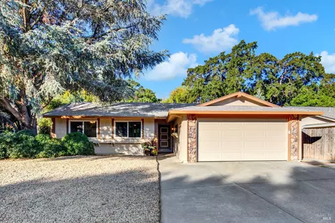 130 Dundee Ct, Vacaville, CA 95687